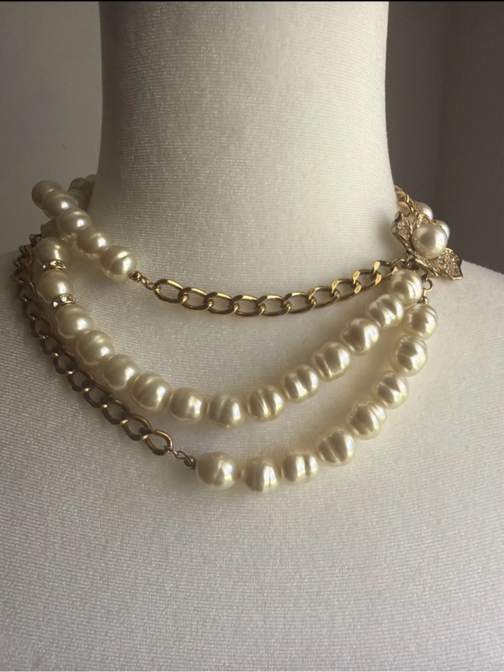 VTG Statement Multistrand Pearls And Goldlink Chain Side Flower Crystal Cluster